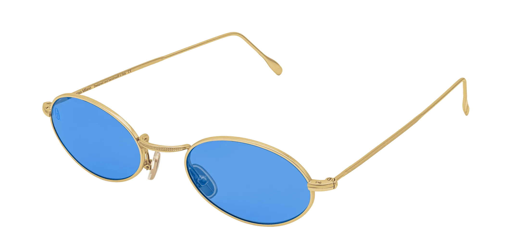 Vista a tre quarti degli occhiali rotondi modello Marie, con montatura oro e lenti color blu cobalto, aperti