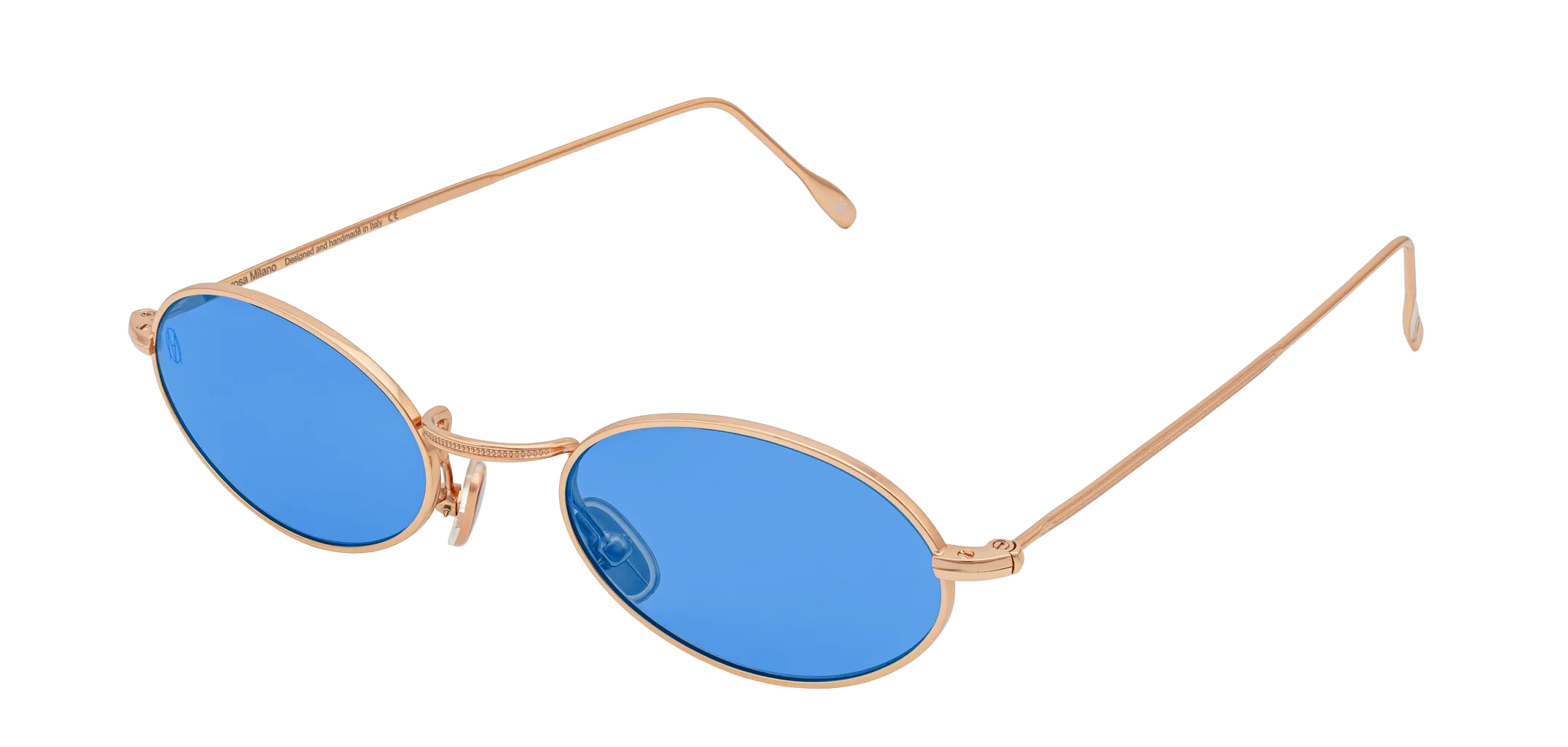 Vista a tre quarti degli occhiali rotondi modello Marie, con montatura oro rosa e lenti color blu cobalto, aperti