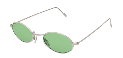 Vista a tre quarti degli occhiali rotondi modello Marie, con montatura argento e lenti color verde chiaro, aperti