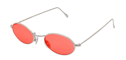 Vista a tre quarti degli occhiali rotondi modello Marie, con montatura argento e lenti color rosso, aperti