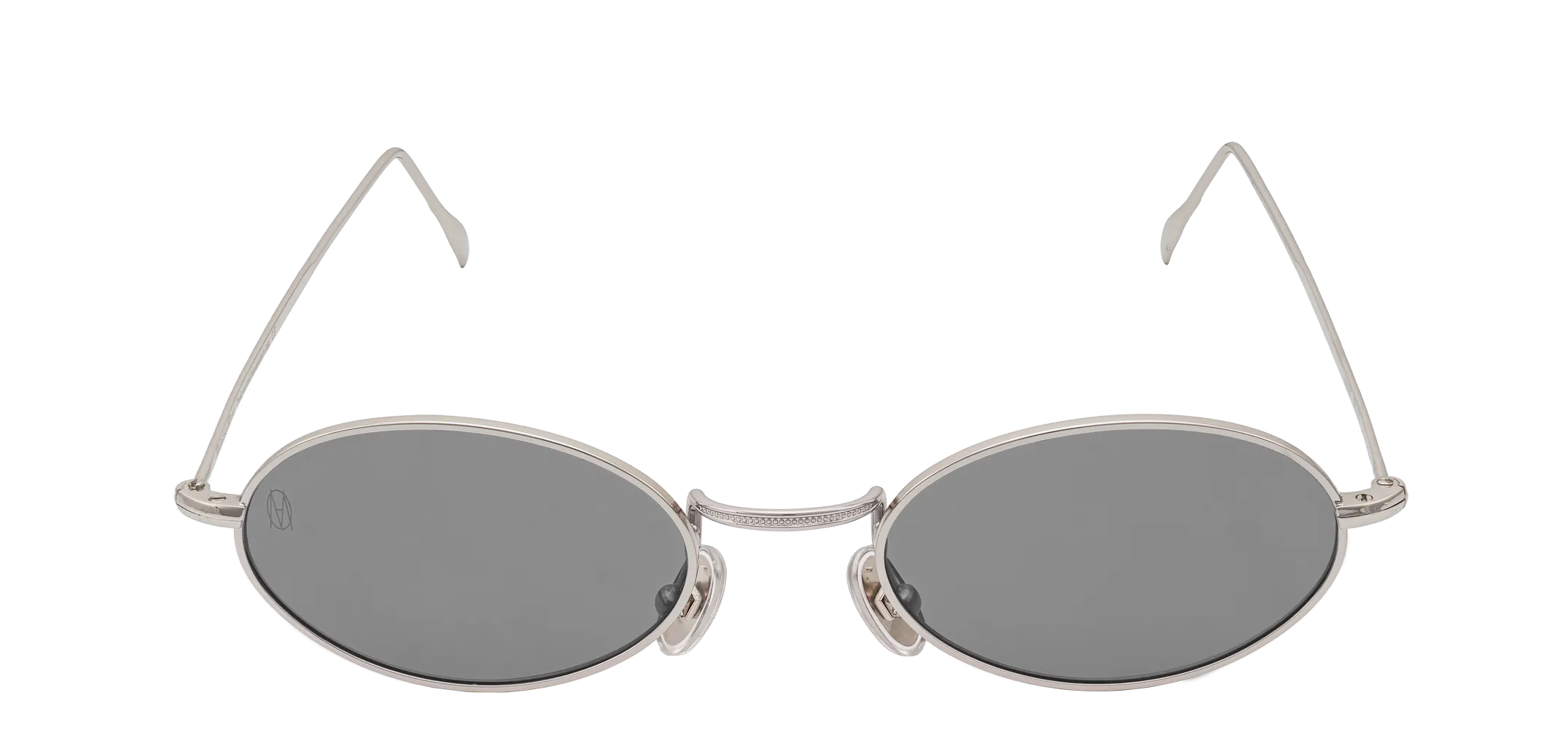 Vista frontale degli occhiali rotondi modello Marie, con montatura argento e lenti color grigio scuro, aperti