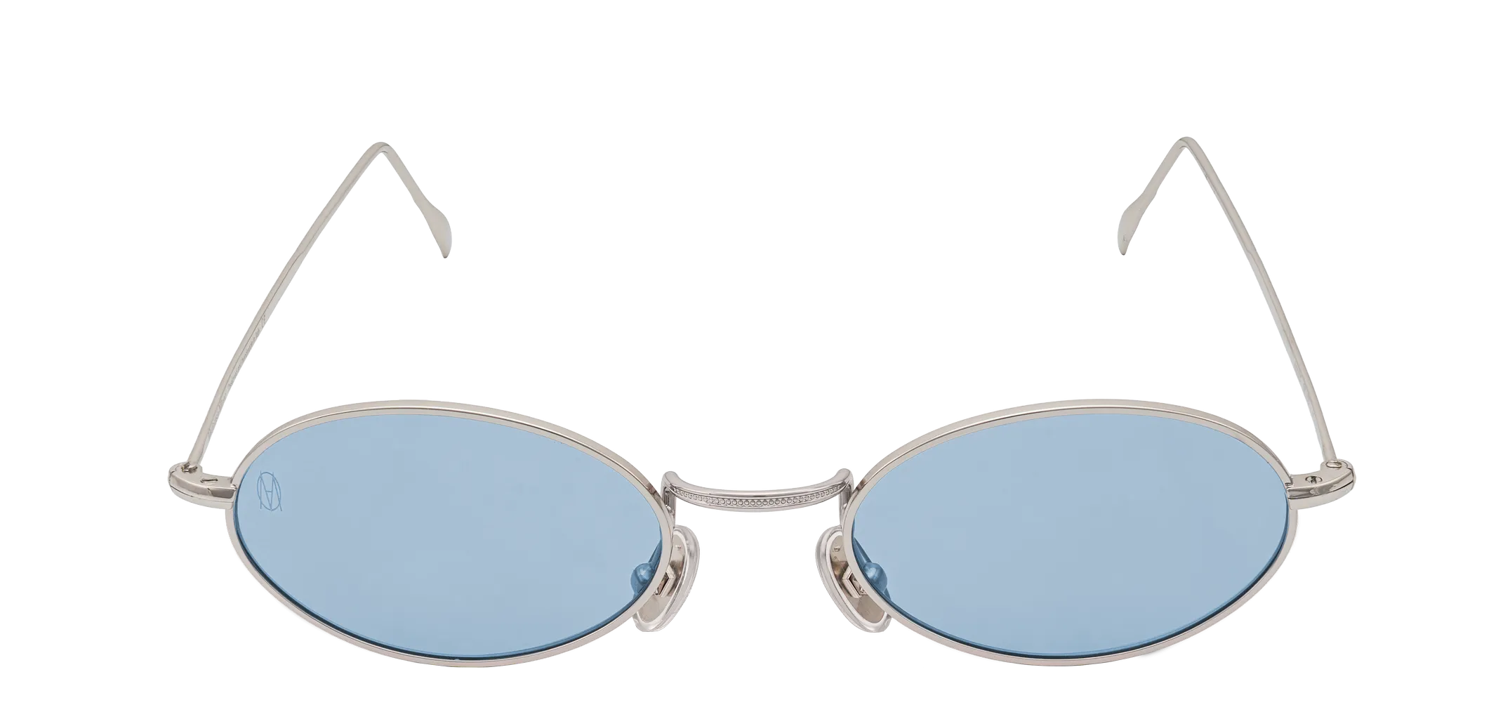 Vista frontale degli occhiali rotondi modello Marie, con montatura argento e lenti color azzurro, aperti