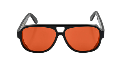 Vista frontale degli occhiali aviator modello Toulouse, con montatura nera e lenti color rosso, aperti