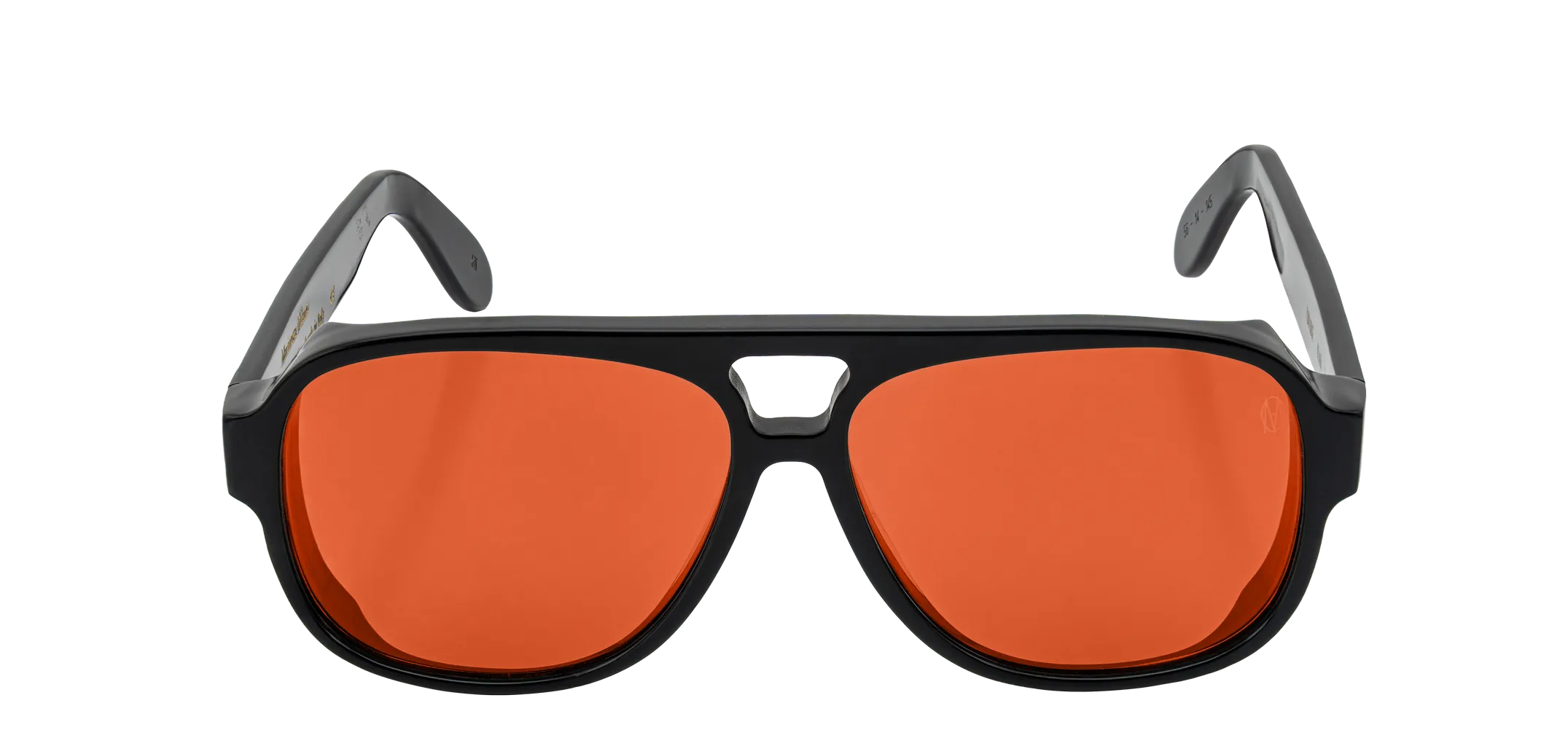 Vista frontale degli occhiali aviator modello Toulouse, con montatura nera e lenti color rosso, aperti